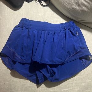 Lulu lemon hotty hot shorts size 6, 2.5 inseam